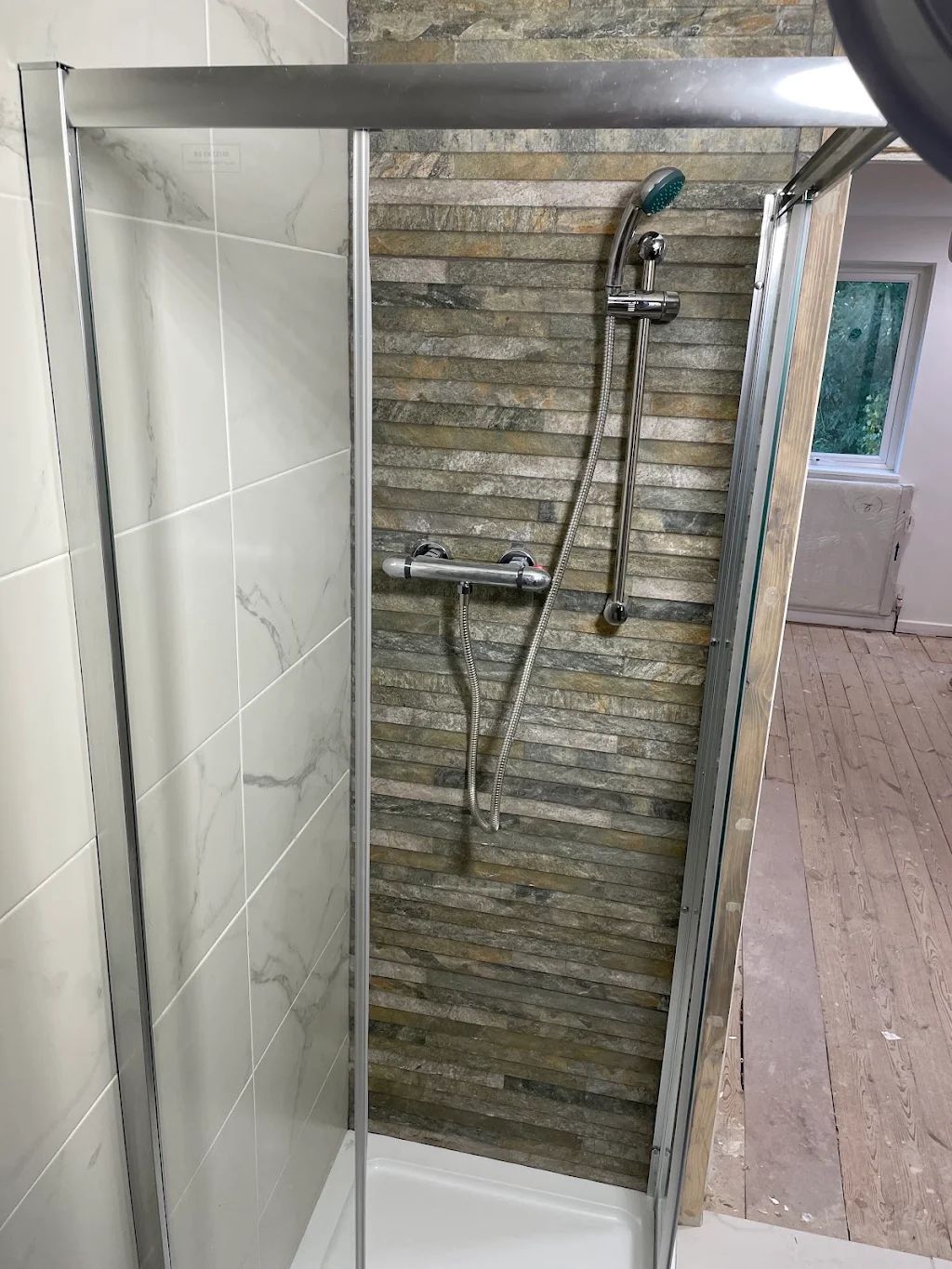 Shower mixer and wall tiles