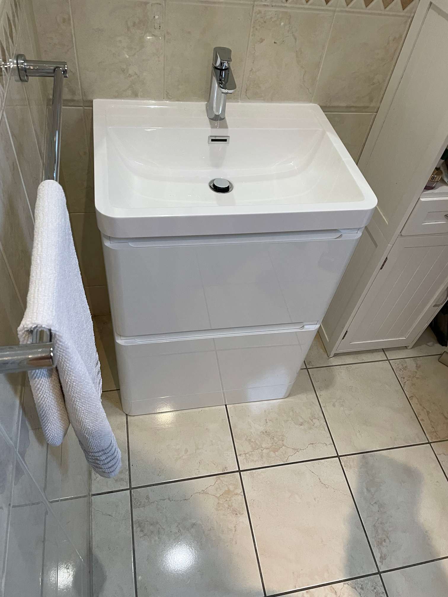 Bathroom vanity unit